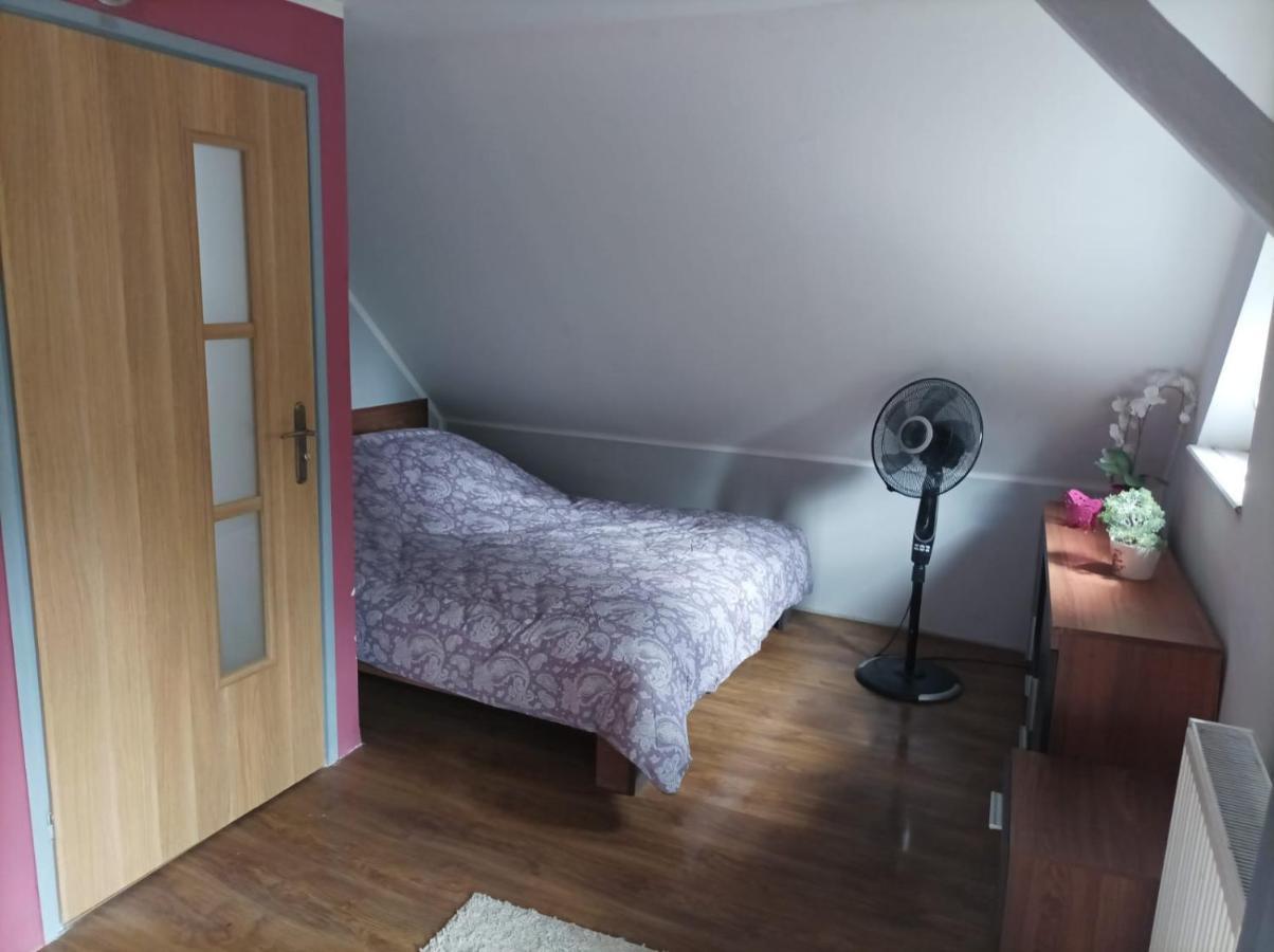 Dom Nad Jeziorem Strazym Zbiczno Luaran gambar