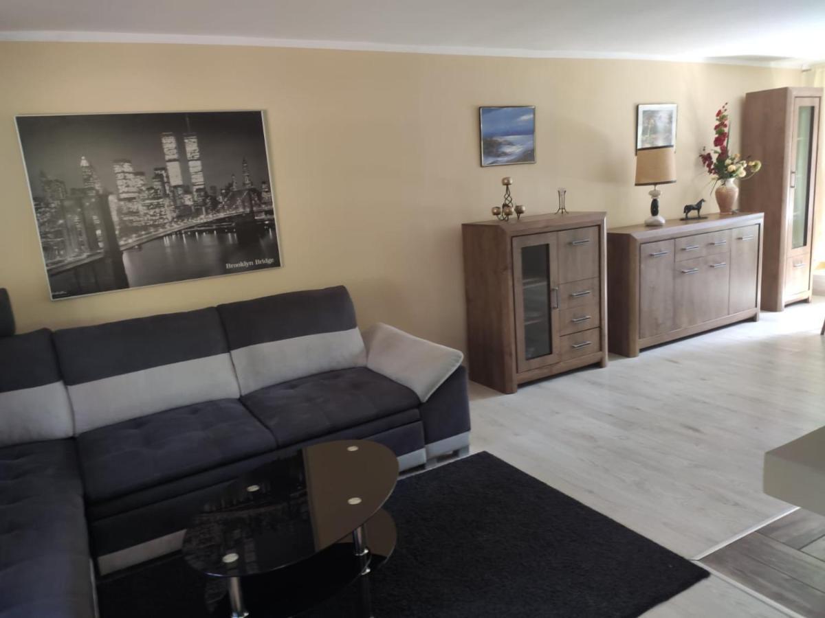 Dom Nad Jeziorem Strazym Zbiczno Luaran gambar